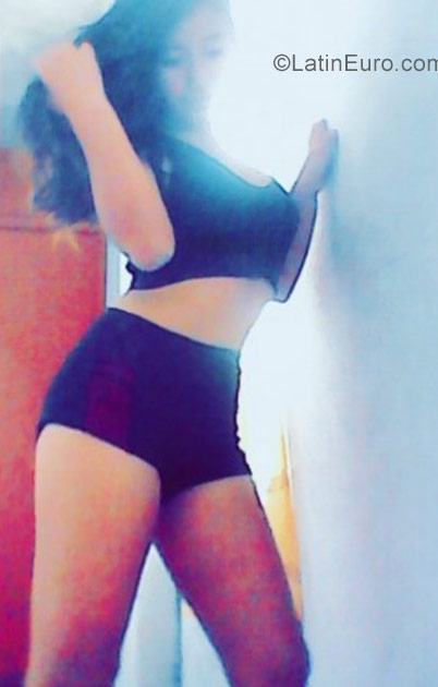 Date this sensual Peru girl Yerelden from Lima PE1157