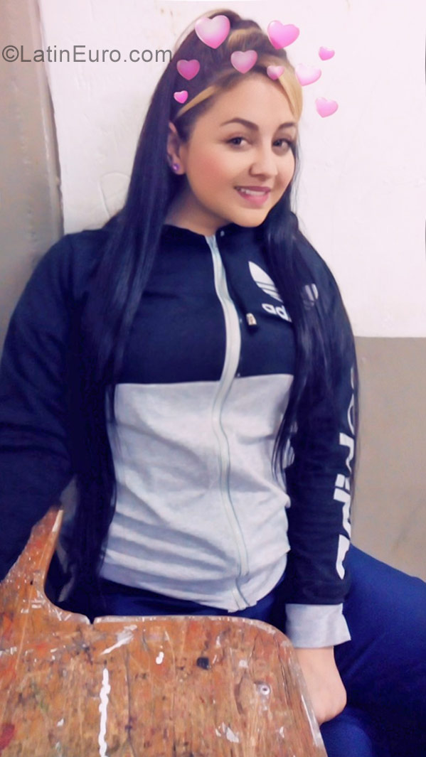 Date this attractive Colombia girl Paola from Medellin CO22718