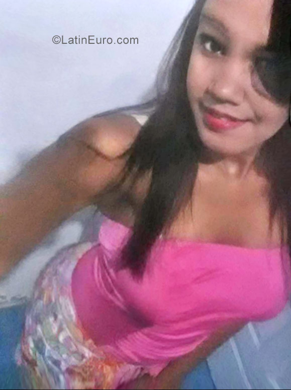 Date this hot Dominican Republic girl Yamilka from Santiago DO30700