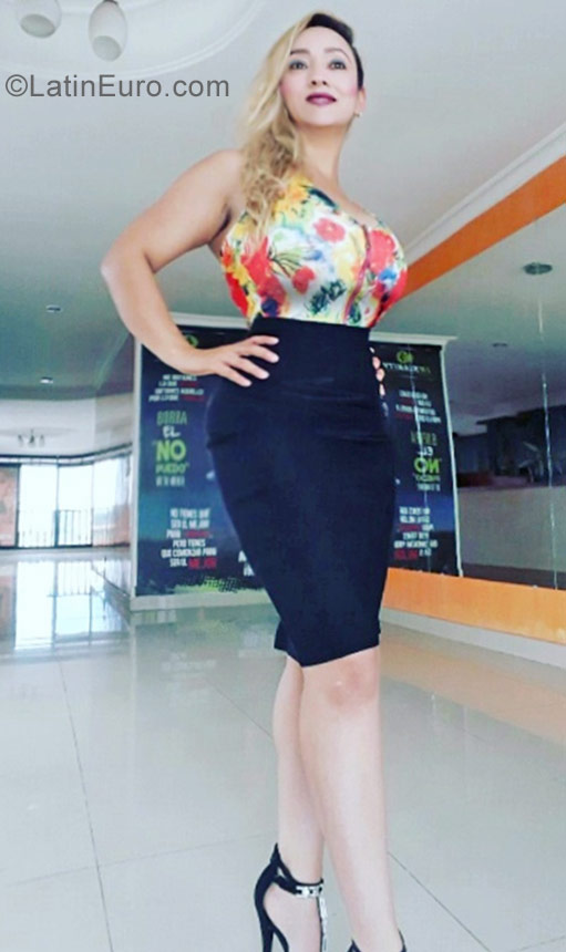 Date this happy Colombia girl Adriana from Pereira CO22887