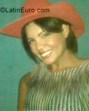 Date this attractive Colombia girl Mili from Barranquilla CO22897