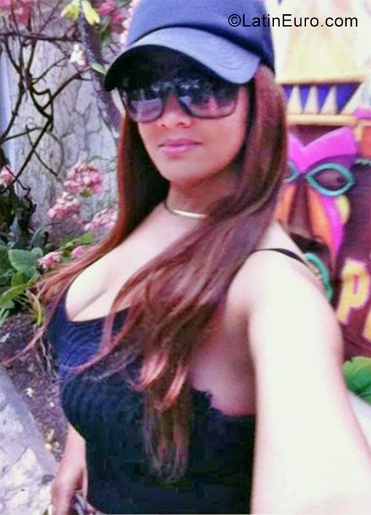 Date this foxy Dominican Republic girl Maria from La Romana DO30925