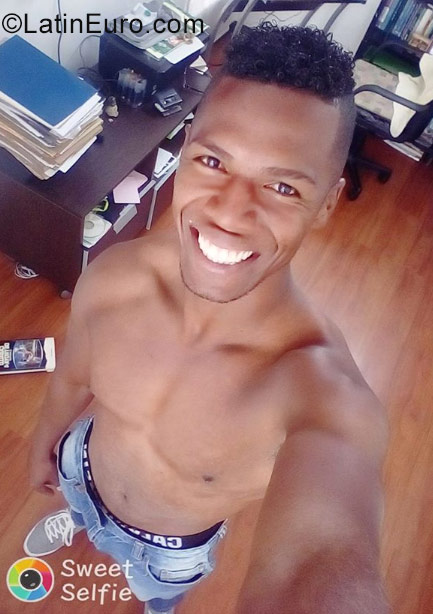 Date this sultry Colombia man Fabian from Cali CO22931