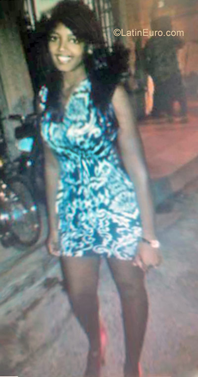 Date this nice looking Dominican Republic girl Tania from San Cristobal DO30981