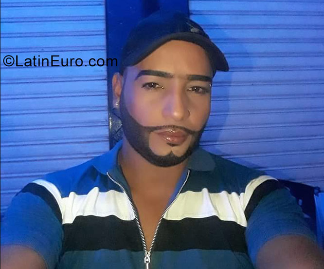 Date this voluptuous Colombia man Carlos from Medellin CO22947