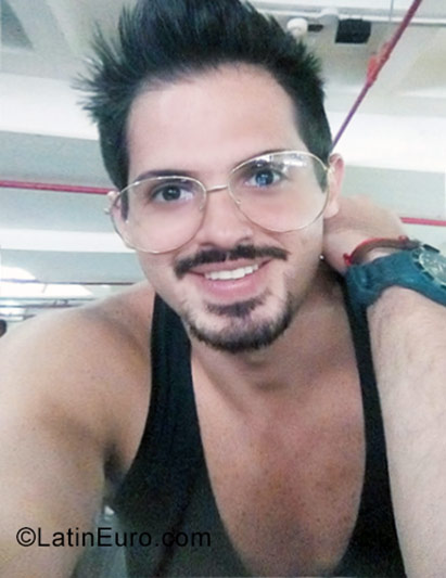 Date this good-looking Venezuela man Randy from Caracas VE1217