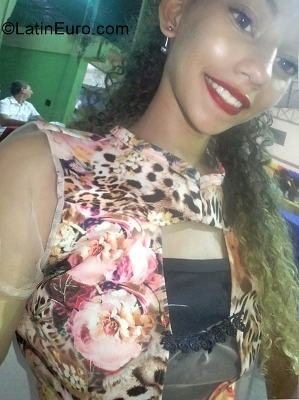 Date this lovely Brazil girl Kah from Manaus BR10391