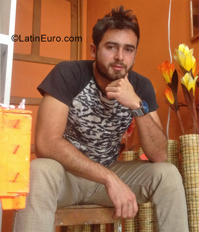 Date this sultry Colombia man Einar from Bogota CO23022