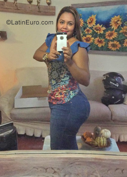 Date this good-looking Colombia girl Maria from Cali CO23035