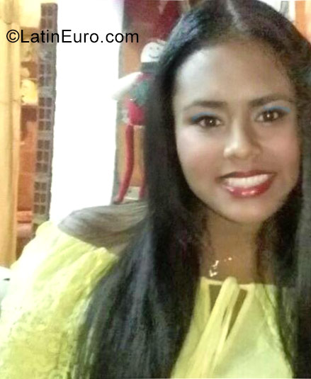 Date this attractive Colombia girl Lodevaria from Cali CO23041