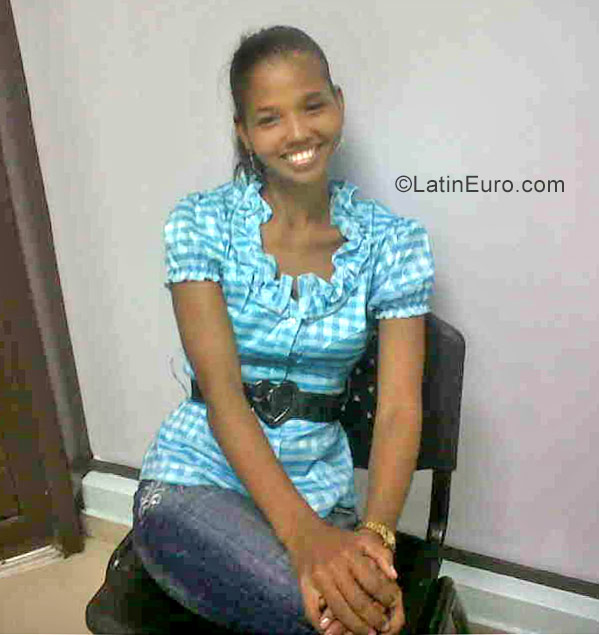 Date this georgeous Dominican Republic girl Joselin from Santo Domingo DO31075