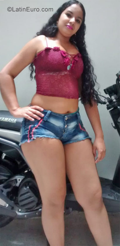 Date this foxy Colombia girl Lorena from Medellin CO23153