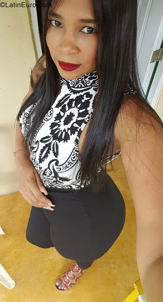 Date this nice looking Dominican Republic girl Margarita from Santiago DO31263