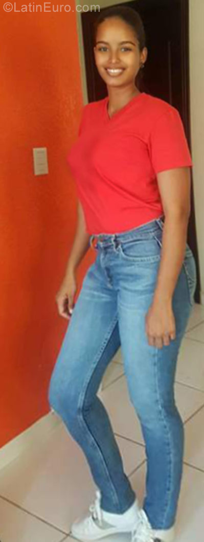 Date this young Honduras girl Susi from La Ceiba HN2426