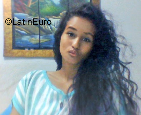 Date this nice looking Colombia girl Zhareys from Cartagena CO23406
