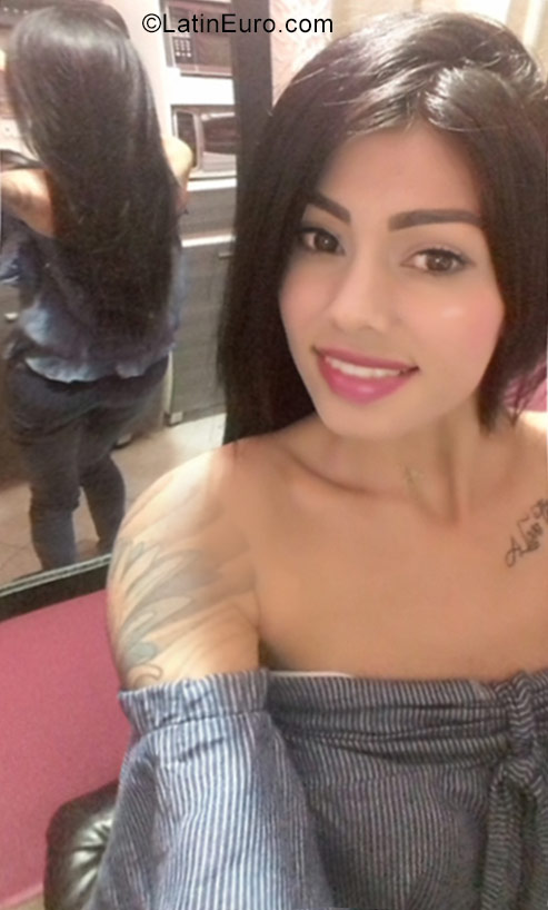 Date this attractive Colombia girl Leidi paola from Medellin CO23454