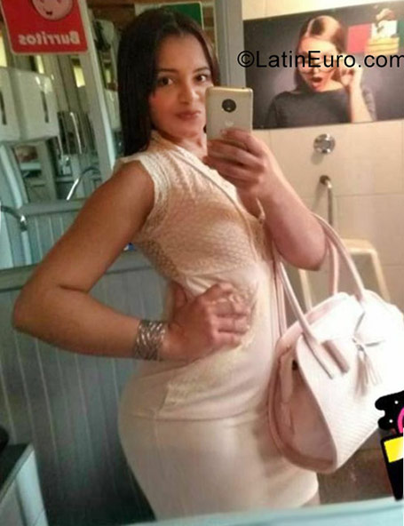 Date this cute Colombia girl Camilita from Santa Marta CO23474