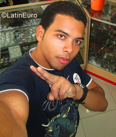 Date this georgeous Dominican Republic man Sandi from Santo Domingo DO31772