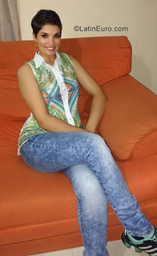 Date this fun Colombia girl Giovanna from Bogota CO23498
