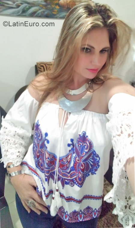 Date this tall Colombia girl Milena from Manizales CO23514