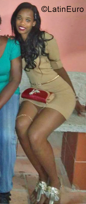 Date this hard body Cuba girl Daya from Havana CU268