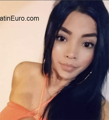 Date this lovely Colombia girl Maria from Cali CO32126