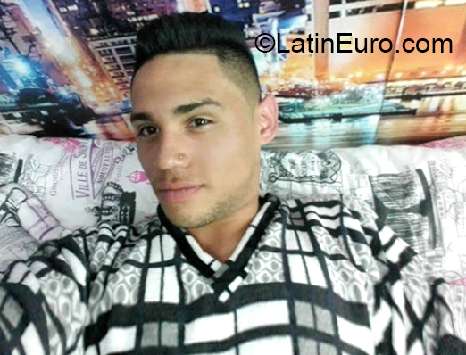 Date this gorgeous Colombia man Rayan from Bogota CO27312