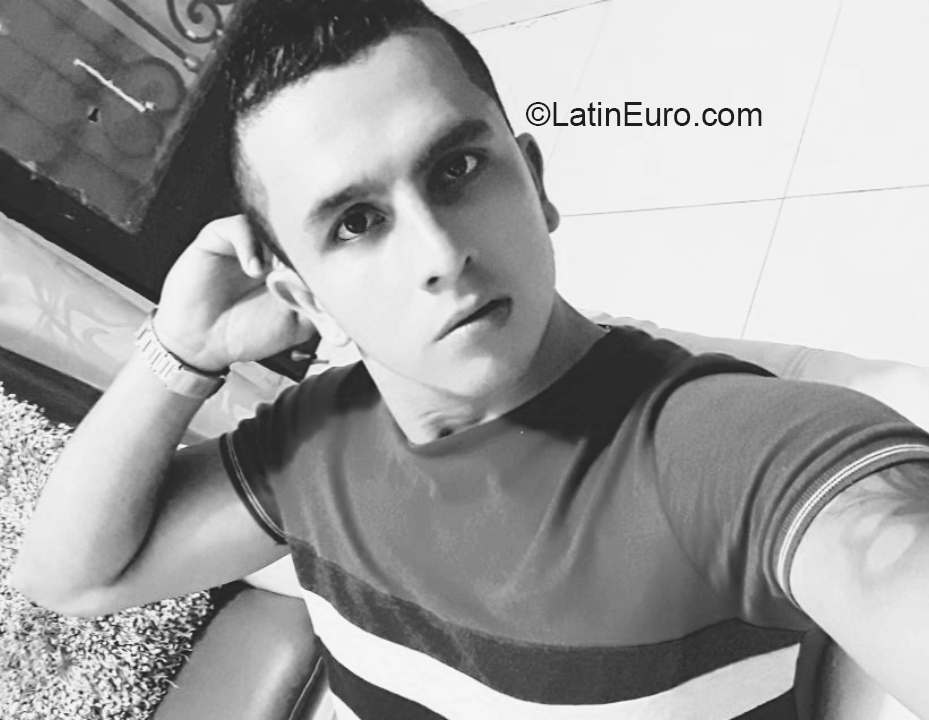 Date this stunning Colombia man Victor from Bucaramanga CO27322