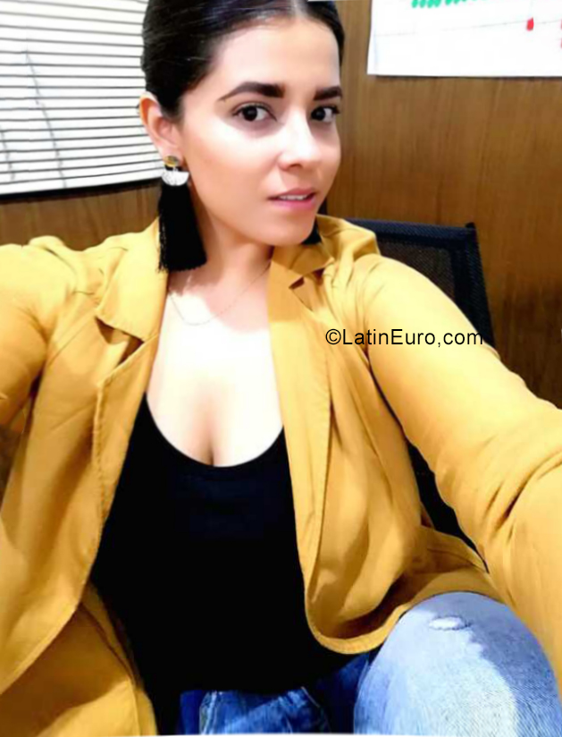 Date this young Mexico girl Michelle from Guadalajara MX2246