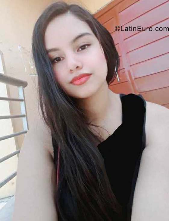 Date this young Peru girl Flor from Piura, Lima PE1790