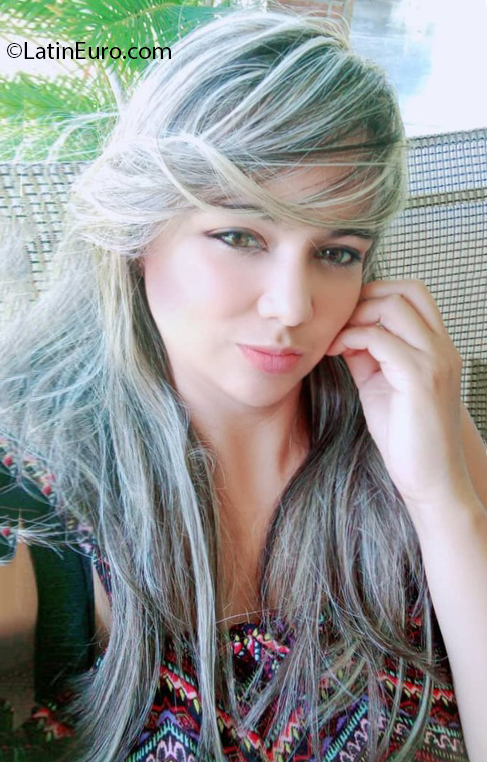 Date this passionate Venezuela girl Johana from Valencia VE3978