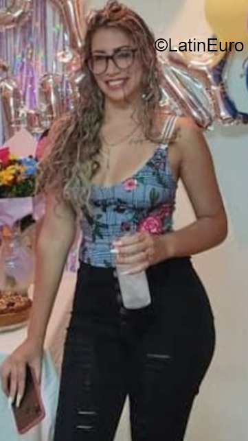 Date this happy Venezuela girl Fabiola from Caracas VE4010