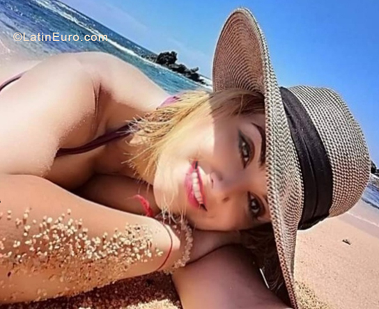Date this good-looking Mexico girl Nan from monterey MX2508