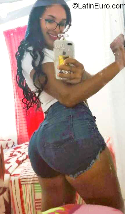 Date this athletic Dominican Republic girl Yinely Nicaury from Santiago De Los Caballeros DO40354