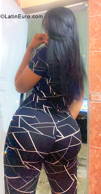 Date this stunning Dominican Republic girl Vanessa from Santo Domingo DO40404