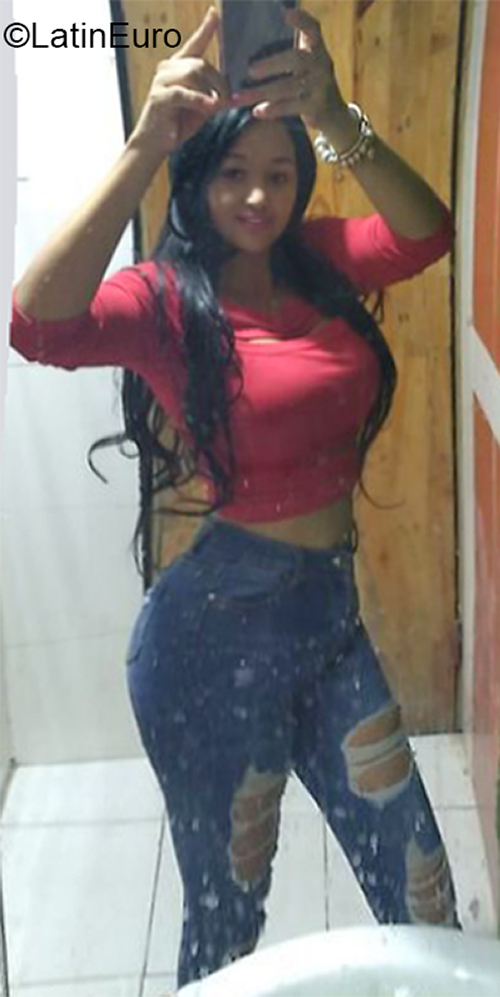 Date this stunning Dominican Republic girl Sandra from Santo Domingo DO40588