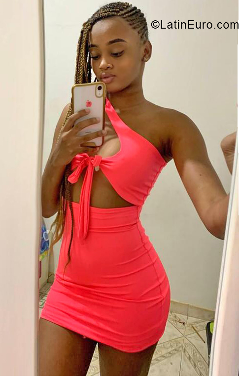 Date this fun Colombia girl Valentina from Cali CO33716