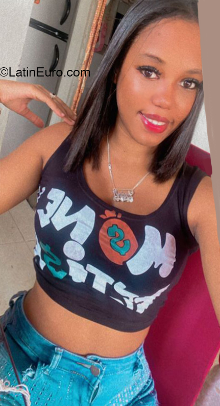Date this fun Dominican Republic girl Loraine from San Pedro De Macoris DO44654