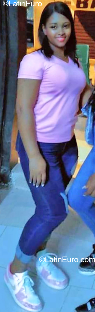 Date this sensual Dominican Republic girl Anayris from Santo Domingo DO52425