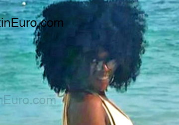 Date this pretty Dominican Republic girl Angie from Santo Domingo DO54067