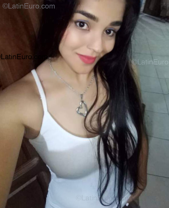 Date this beautiful Argentina girl Amanda from Loreto AR985