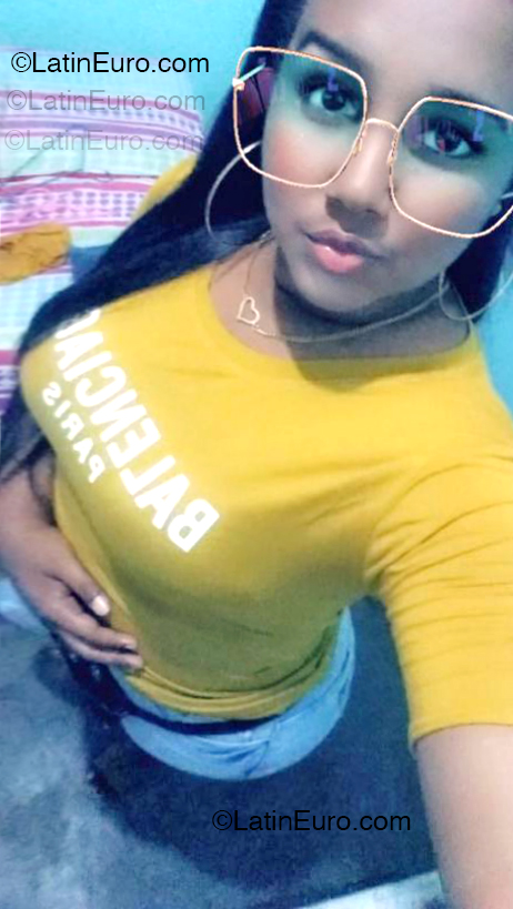 Date this hot Dominican Republic girl Mabel from Santo Domingo DO54673