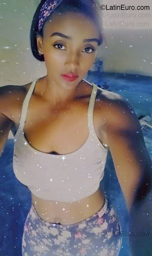 Date this gorgeous Dominican Republic girl Franchesca from Santo Domingo DO54738