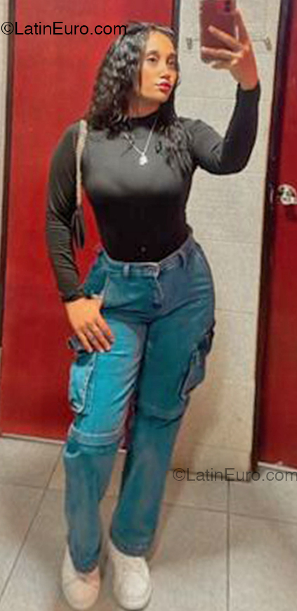 Date this cute Dominican Republic girl Reyna from Santo Domingo DO54915