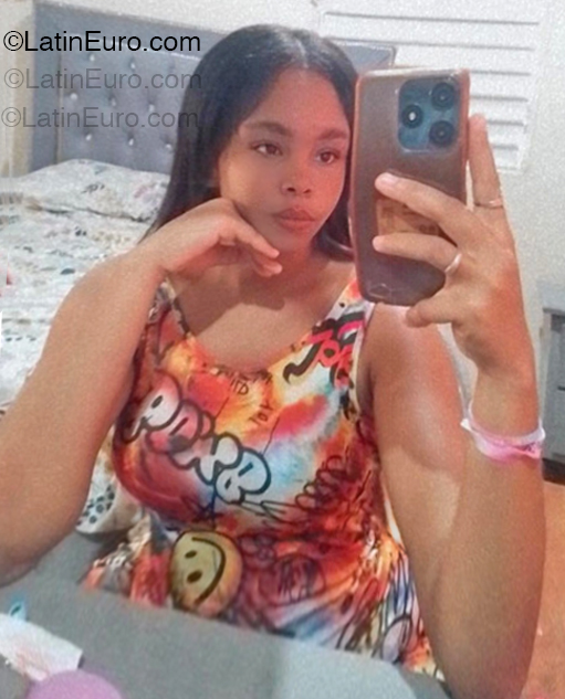 Date this athletic Dominican Republic girl Alex from Santo Domingo DO54922