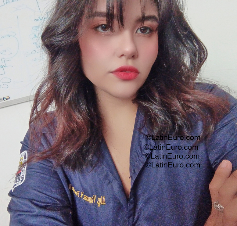 Date this fun Venezuela girl Victoria from Valencia VE5291