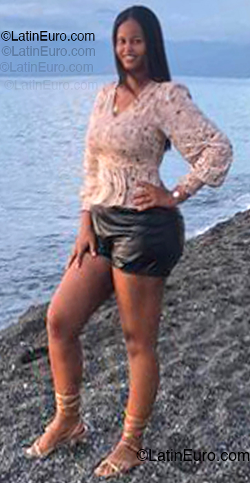 Date this good-looking Dominican Republic girl Yosira from Santo Domingo DO55119