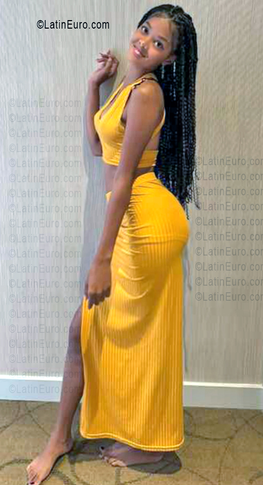 Date this fun Dominican Republic girl Mara from Santo Domingo DO55943