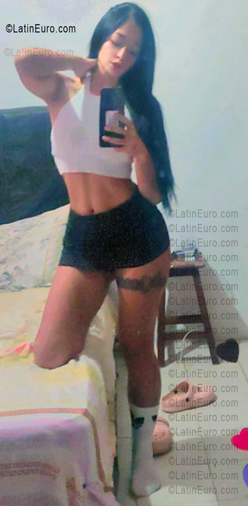 Date this cute Venezuela girl Lau from Caracas VE5386