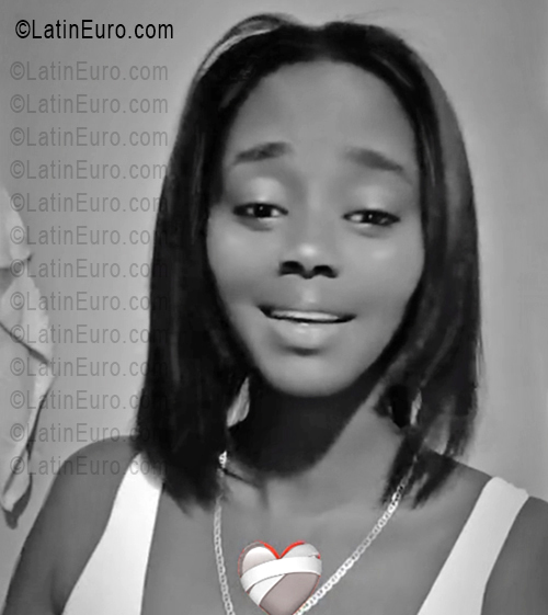 Date this stunning Dominican Republic girl Erika from Santo Domingo DO55833